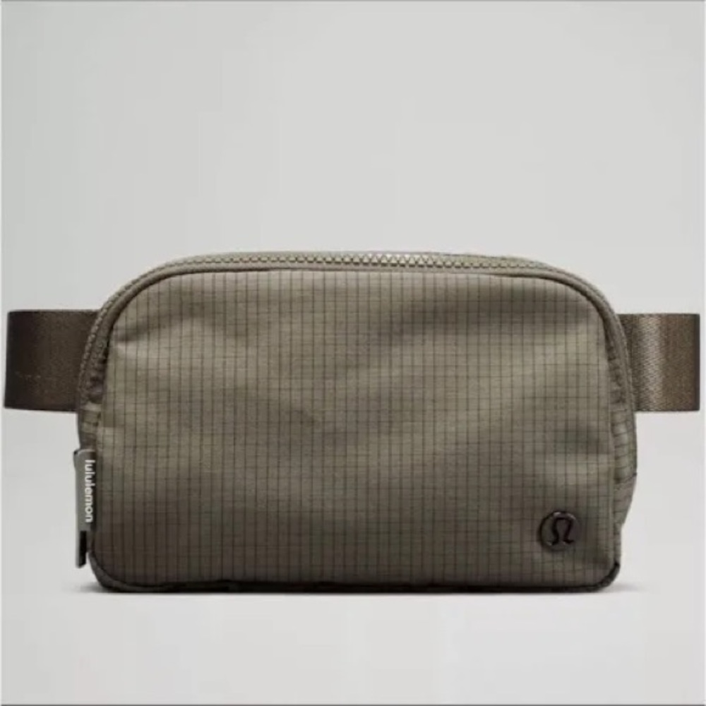 Lululemon Everywhere Belt Bag Carob Brown/Black NWT